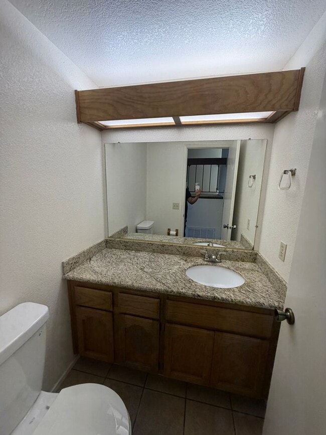 Building Photo - 3 Bed | 2.5 Bath | 2150SF | 2 Car Garage | Two Story | Tenant pays $190 for WS&G