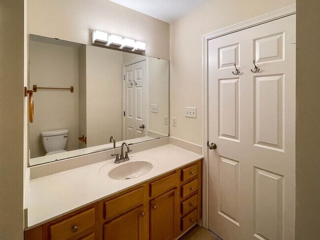 Building Photo - 101 Telfare Ln