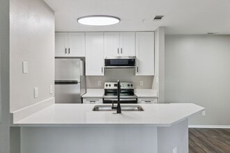 Building Photo - Newly Renovated Ground Floor Condo in Gated Altamonte Springs Community!
