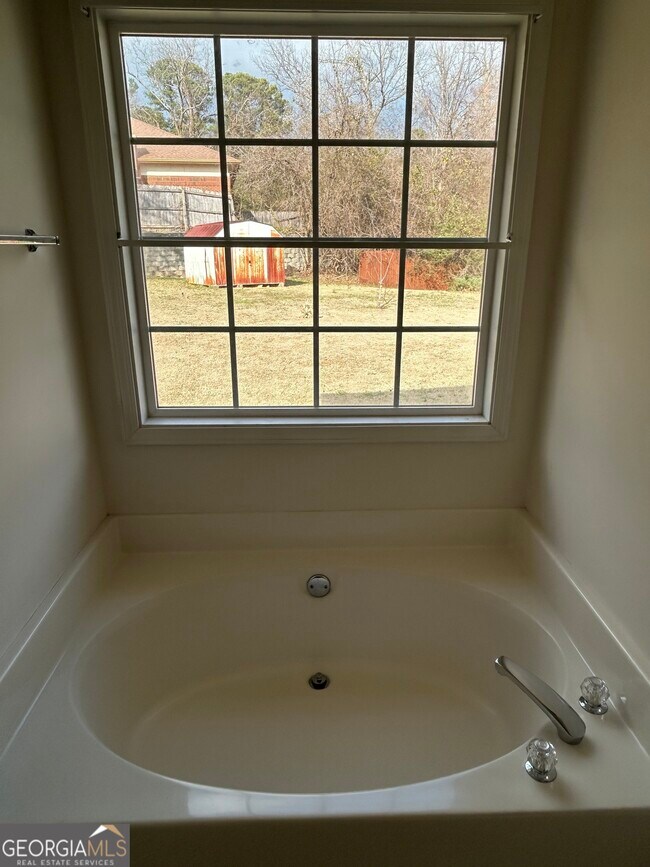 Building Photo - 20 Shenandoah Dr