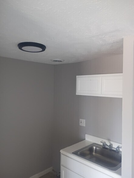 Building Photo - 13540 Superior Rd