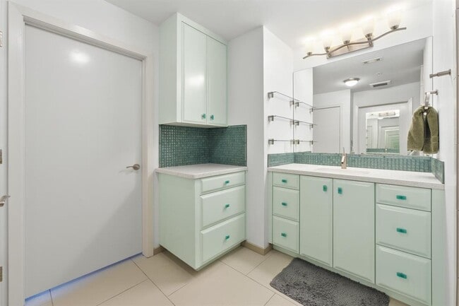 Building Photo - 360 Nueces St