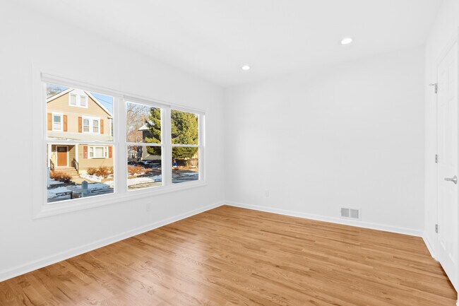 Building Photo - 43 Howe Ave