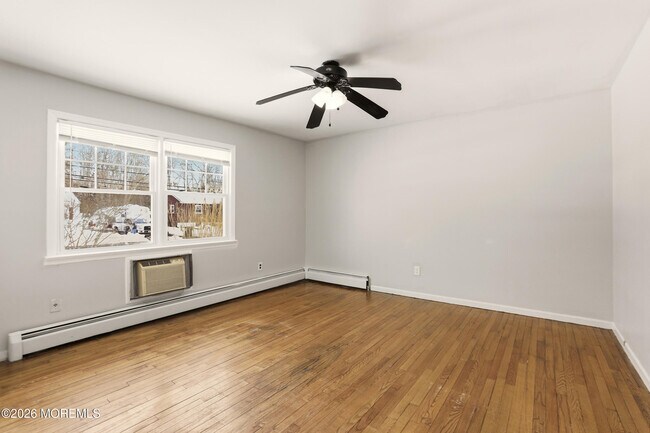 Building Photo - 422 Shady Ln