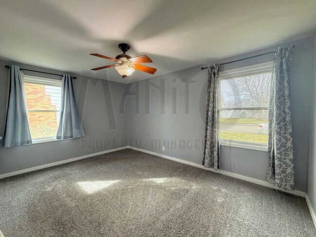 Building Photo - Beautiful Shadle Area Home