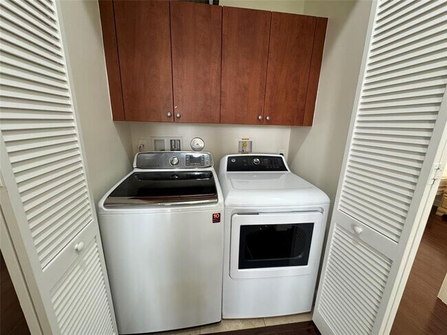 Building Photo - 3055 NW 126th Ave