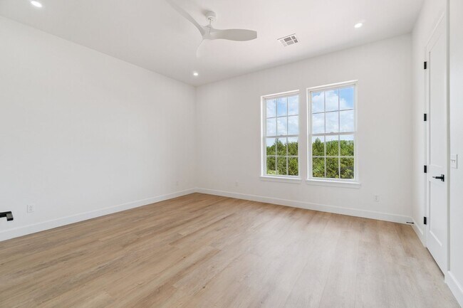 Building Photo - Bright. Clean. Calm. Your Elevated One-Bed...