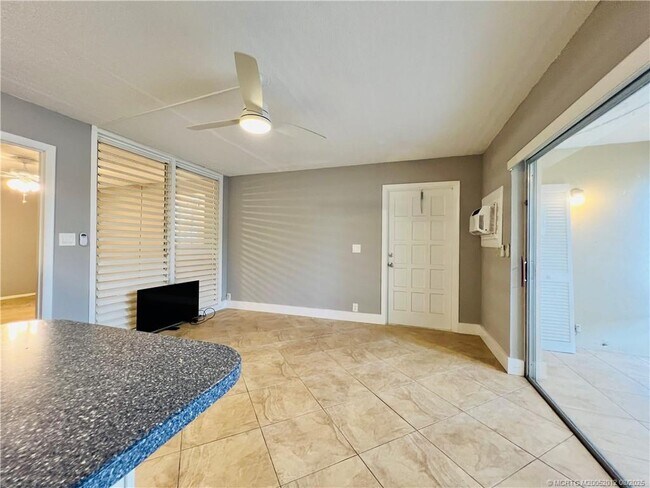 Building Photo - 11000 S Ocean Dr