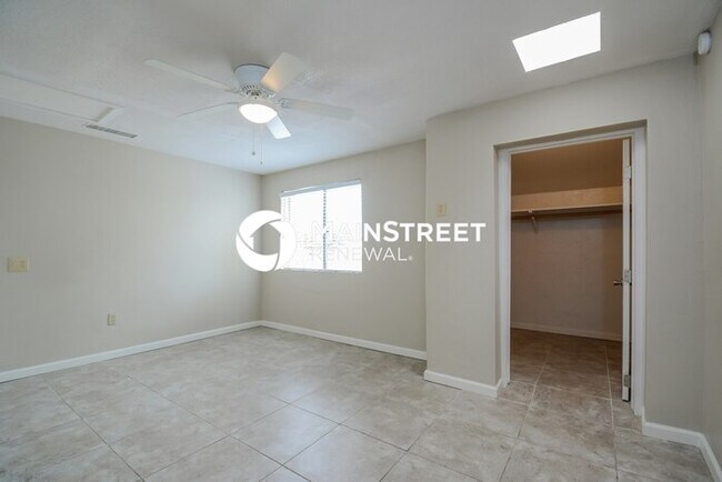 Building Photo - 2 Bedroom Pet-Friendly Home in Tucson, AZ with Main Street Renewal
