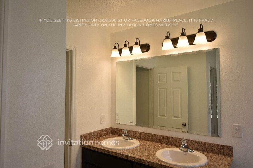 Building Photo - 5450 NW Pine Trail Cir