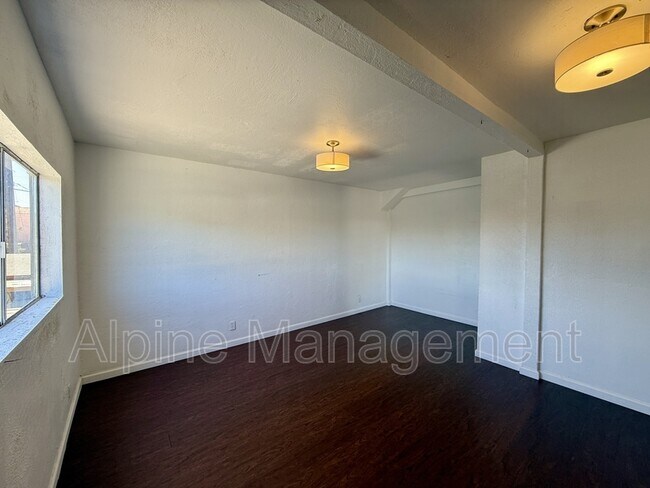 Building Photo - 806 52nd Ave