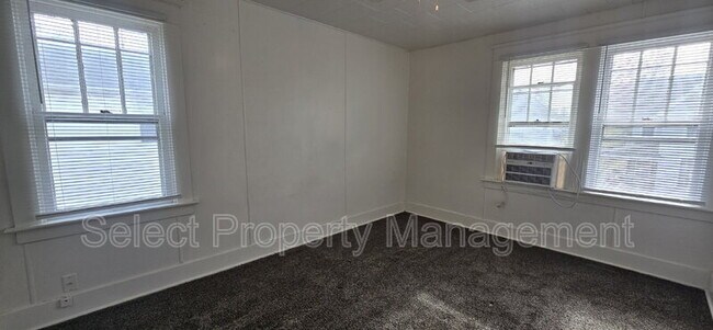 Building Photo - 738 3rd St