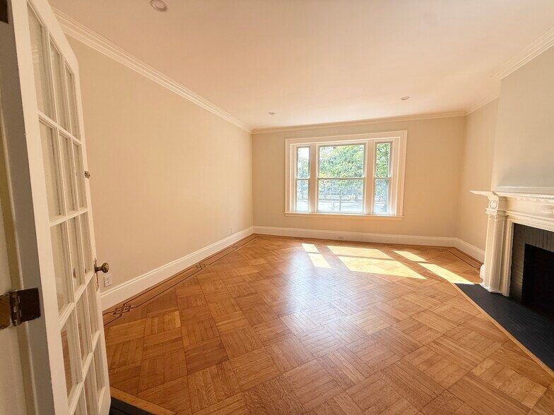 Building Photo - 1726 Beacon St