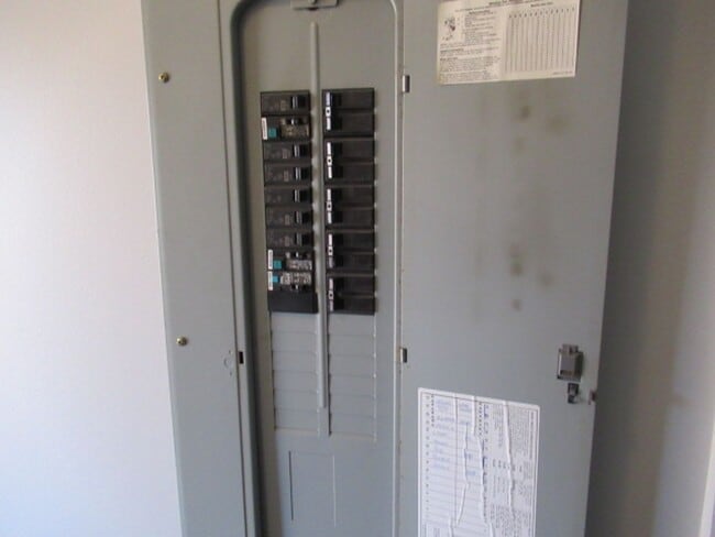 Building Photo - 627 Burson Ave