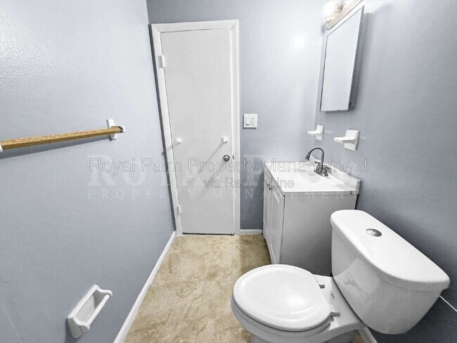 Building Photo - 6617 Warwick Cir