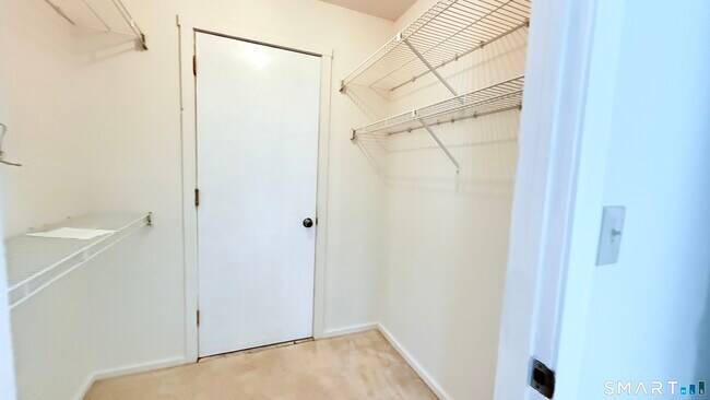 Building Photo - 7 Little Oak Ln