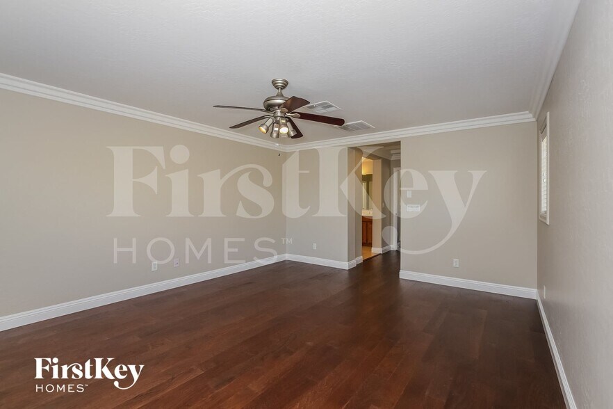Building Photo - 5948 Magic Oak St
