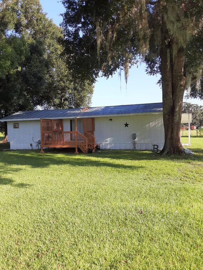 Building Photo - Adorable 2 Bedroom Mobile