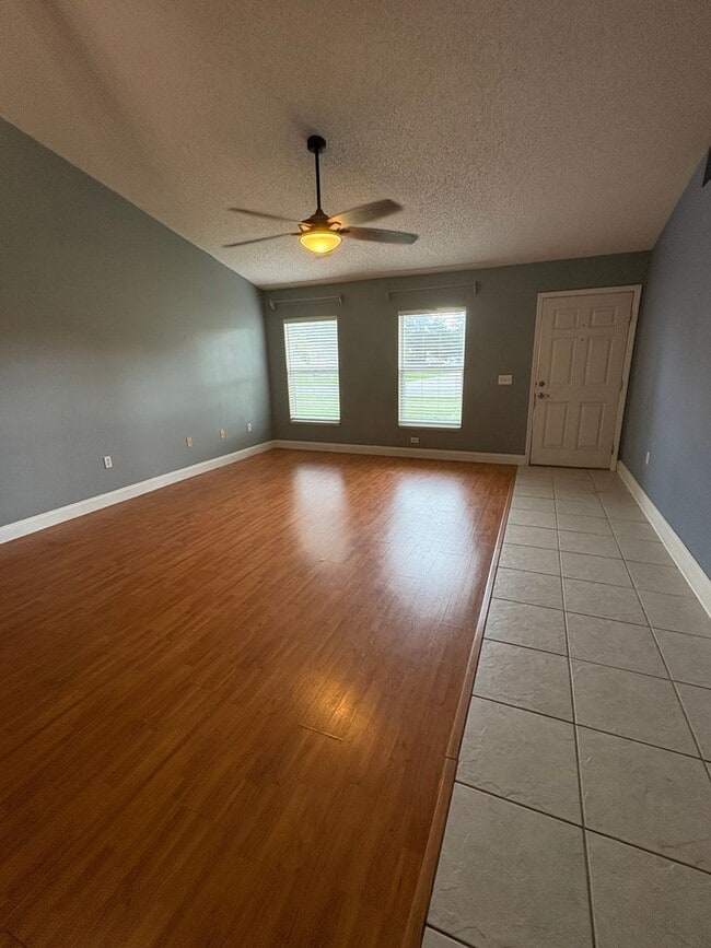 Building Photo - Wonderful 4 bedroom plus bonus room BEAUTY   call Sheila or text 407-687-7900