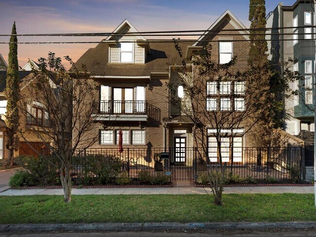 Primary Photo - 2022 Vermont St