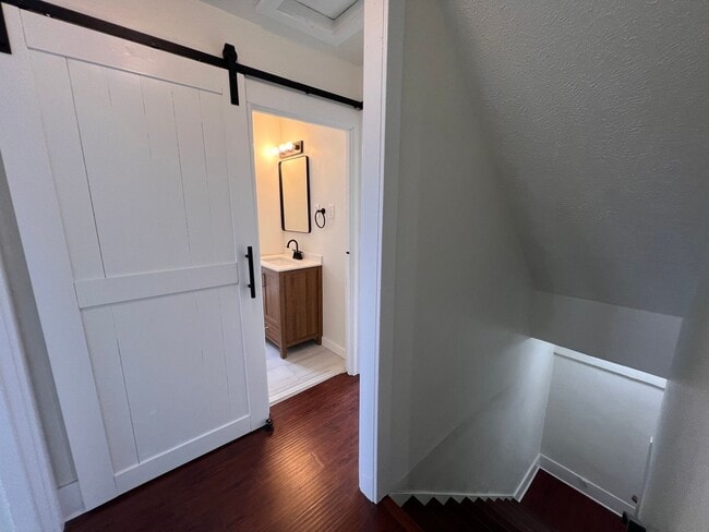 Building Photo - Pittsburgh - 4 Bedroom 2 Bathroom - Recent...