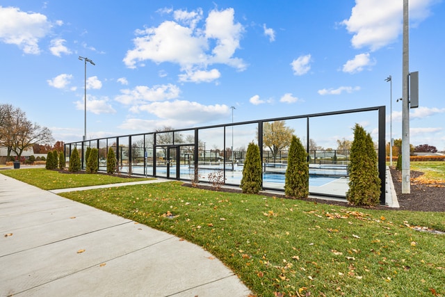 Building Photo - 817 Wellington Ave