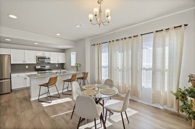 Building Photo - Spacious 3 Bed in Ventana – Open Layout, Fenced Backyard, Community Pool & Gym