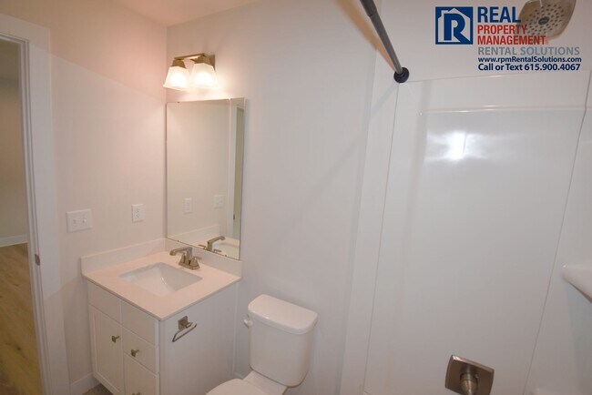 Building Photo - Luxury 4 bd 3.5 bath with office, bonus ro...