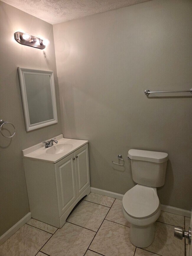 Building Photo - Millard 4 bed 2.5 bath, 2 car garage, fenced backyard, spacious house