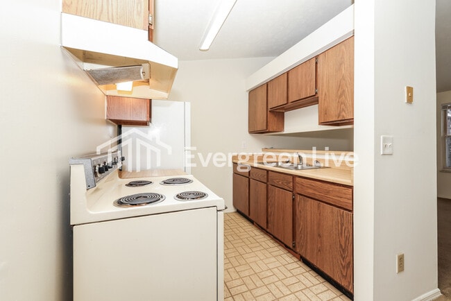 Building Photo - 6376 Greenfield Way