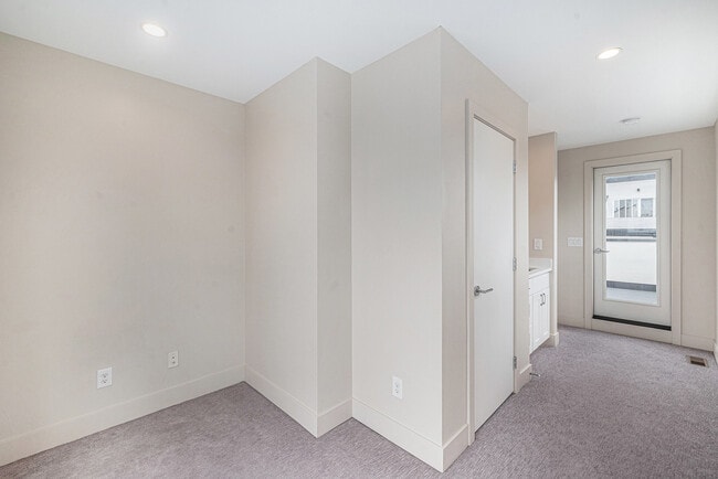 Building Photo - 4265 W 13th Ave