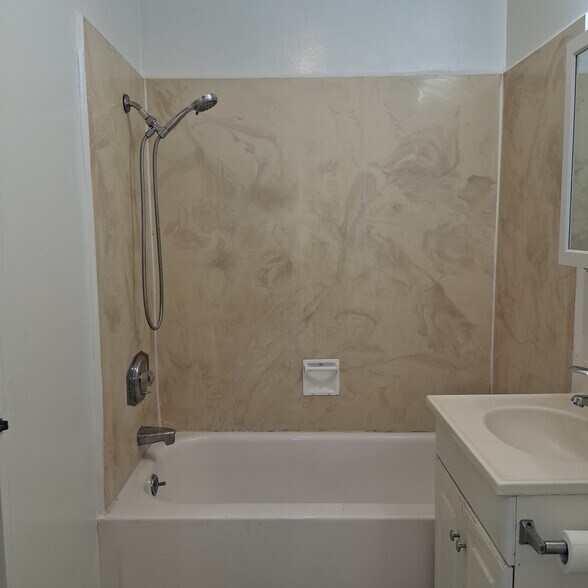 Solid shower walls - 2115 1/2 S Broden St