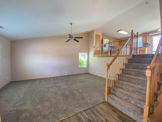 Building Photo - 450 SE Westgate Dr