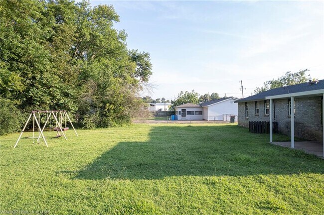 Building Photo - 502 8th St