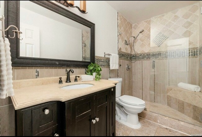 Building Photo - 356 Bobolink Dr