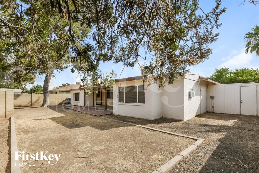 Building Photo - 3012 S Evergreen Rd