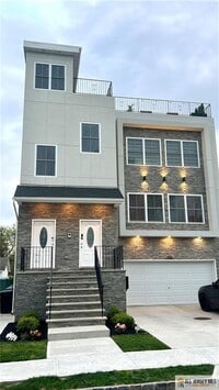 Building Photo - 476 Meade St