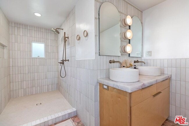 Building Photo - 810 Commonwealth Ave