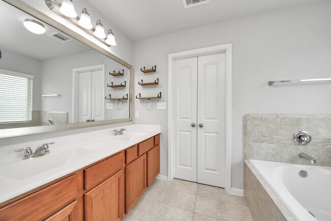 Building Photo - 2931 Palm Oaks Trail