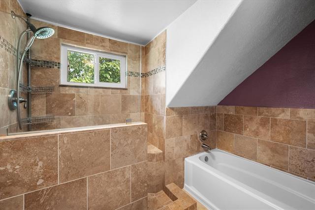 Building Photo - 703 Timberline Dr