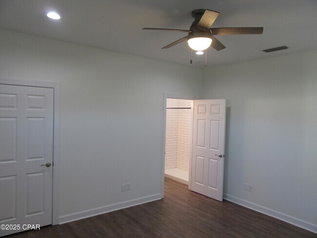 Building Photo - 2811 N Panama Ave