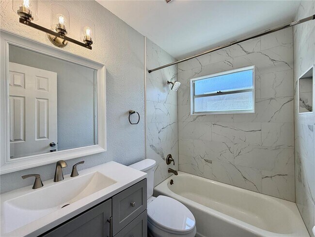 Building Photo - 510 81st Ave N