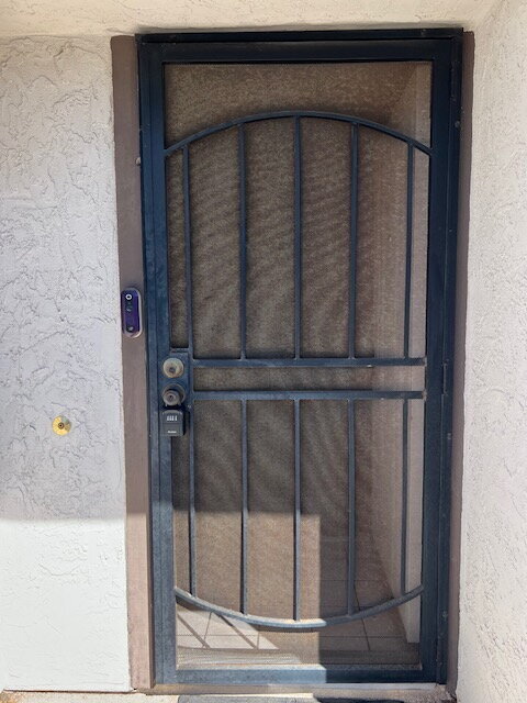 Building Photo - Great area near Central Santee