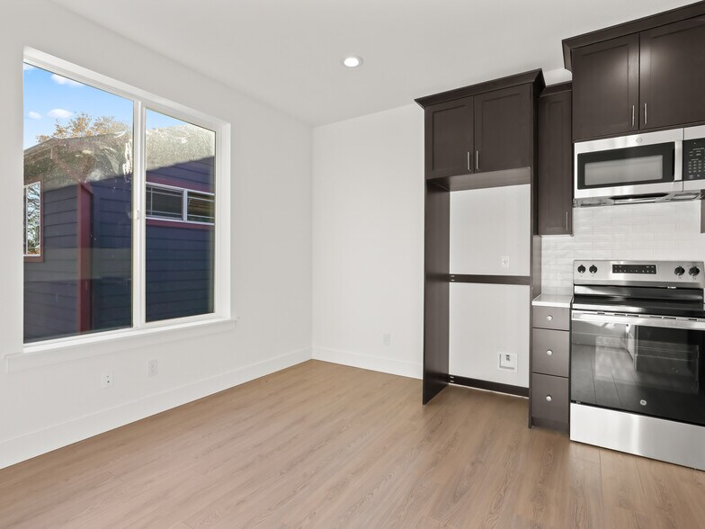 Building Photo - 7490 SE 51st Ave