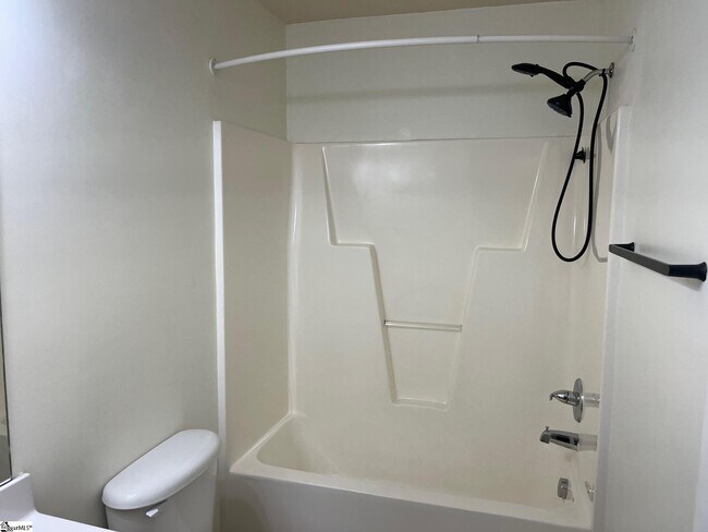 Building Photo - 154 S Lake Emory Dr