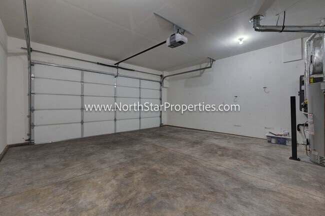 Building Photo - 20916 NE High Desert Ln