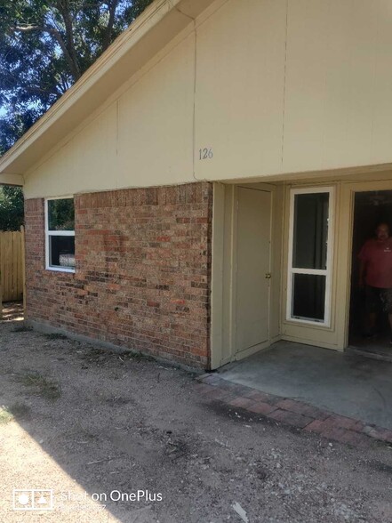 Primary Photo - 126 Oak Hill Dr