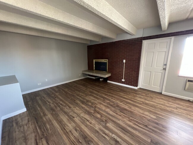 Building Photo - 2 Bedroom 1 Bathroom Apartment in Aurora