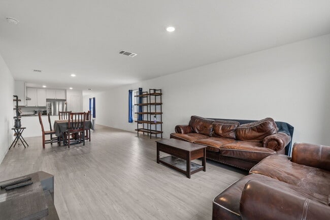 Building Photo - 7235 Eclipse Pl