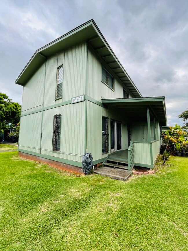 Building Photo - 98 -401 Hookanike St. #A